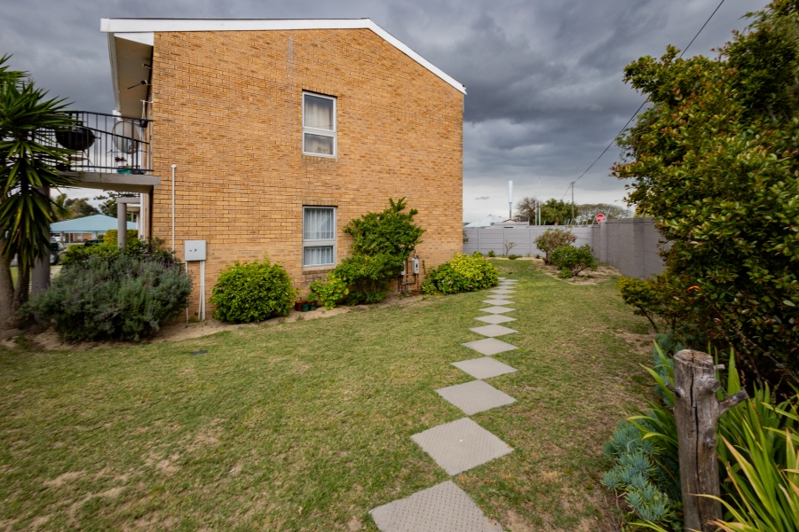 1 Bedroom Property for Sale in Oakglen Western Cape